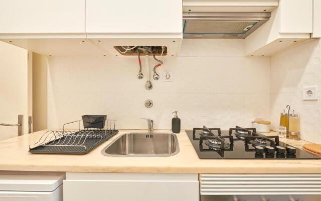 Charming 3BR APT w/ patio, by TimeCooler