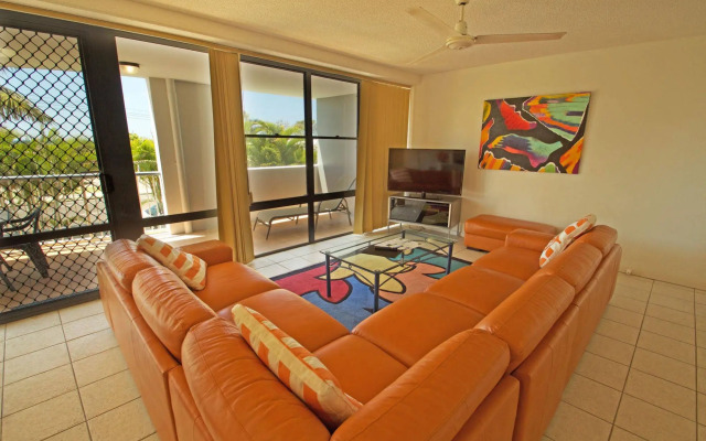 Surf Club Apartments