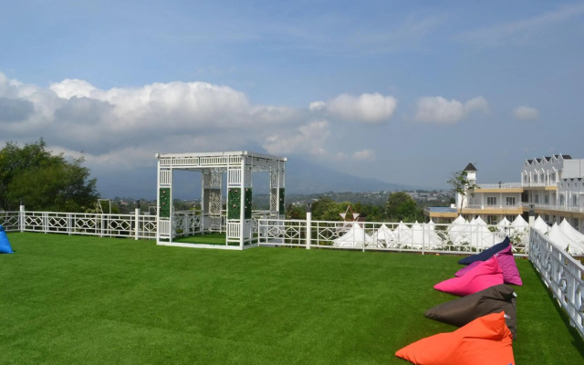 Chevilly Resort and Camp