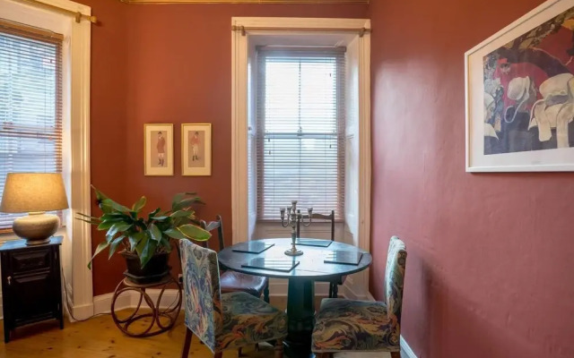 JOIVY Unique Royal Mile Apt - Relive Music History