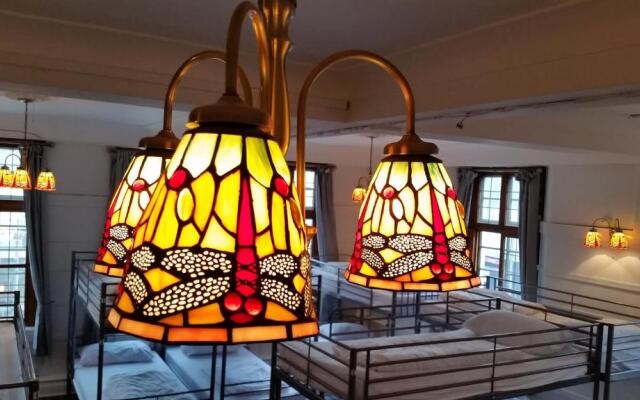 The Walrus Bar and Hostel