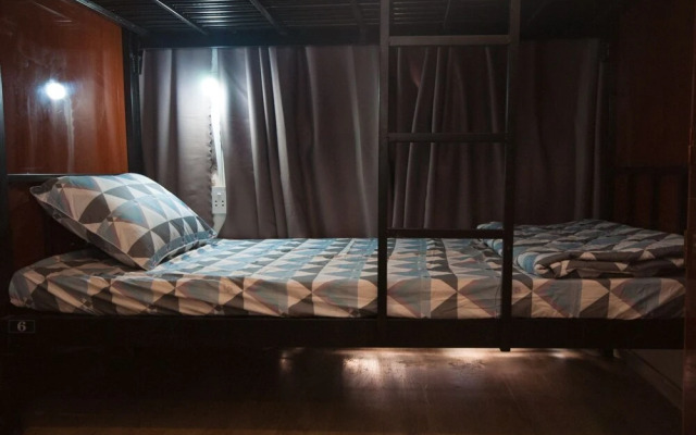 The Prince of Whales Hostel & Bar