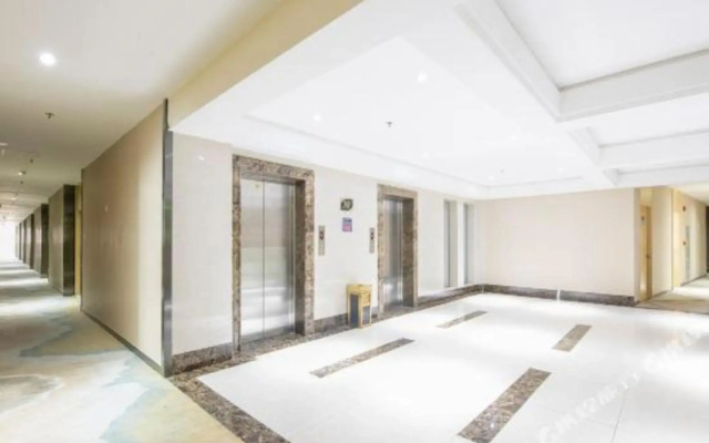 Guangzhou Dongyi Business Hotel (Changyi Subway Station)