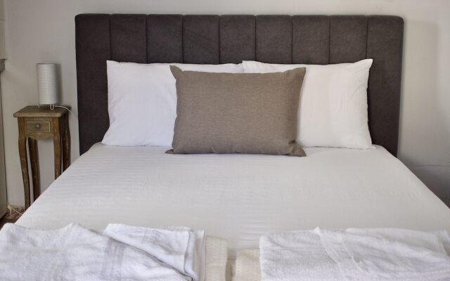 "spyros" 1-room Apartment - Simple, Cozy, Close to the Beach