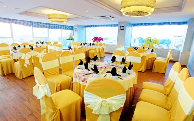 Golden Crown Hotel Saigon