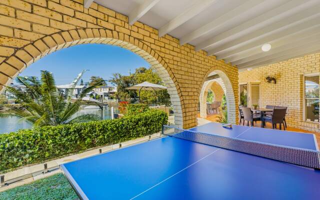 Waterfront Family Entertainer   5 Bedroom   Pool