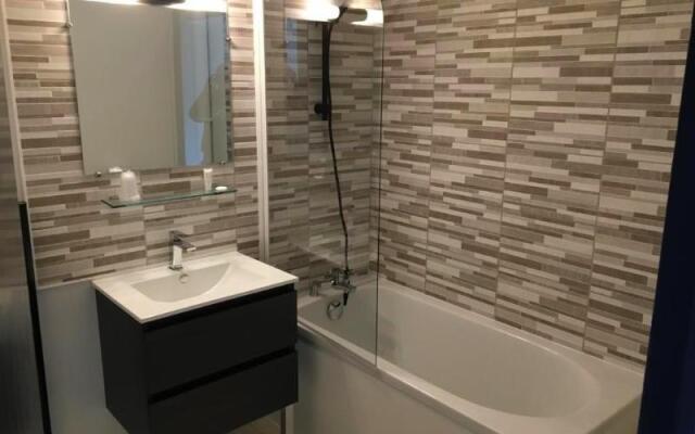 Logis Hôtel Paris-Madrid