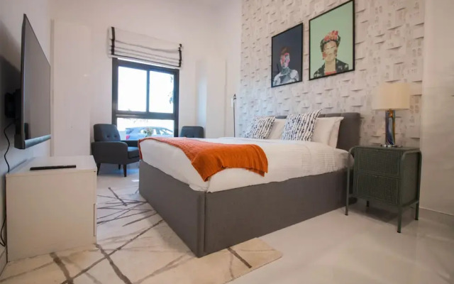 One Perfect Stay -  Plazzo