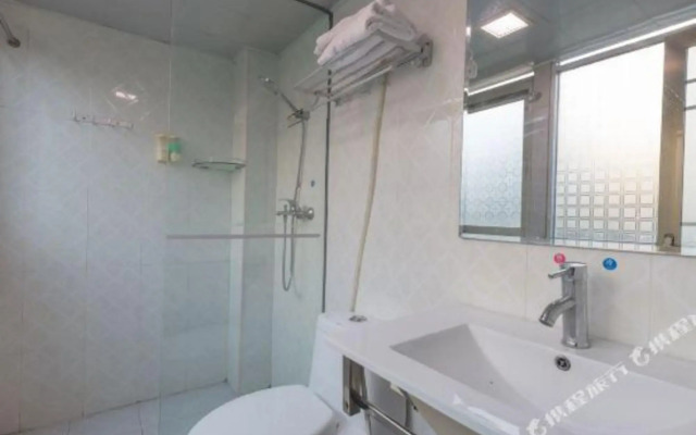 Heyi Express Hotel (Zhuhai Weichuangli Industrial Park)