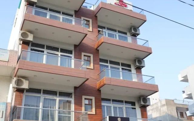 The Sandalwood Hotel, Sec-38 I Near Medanta Medicity Gurgaon