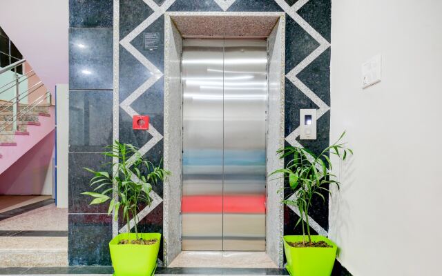 Collection O 702538 Navneeta Grand