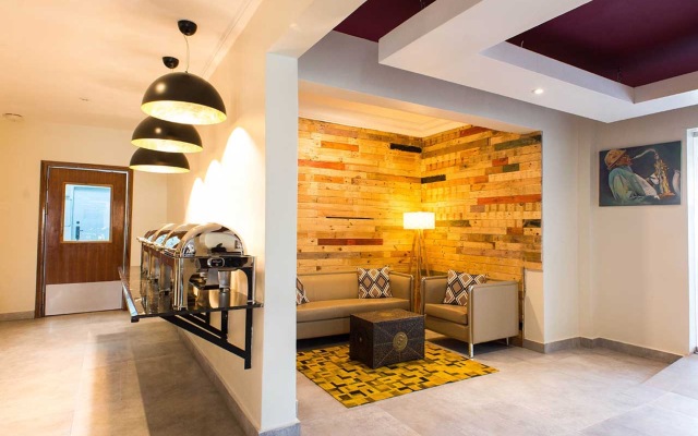Earl Heights Suites Hotel