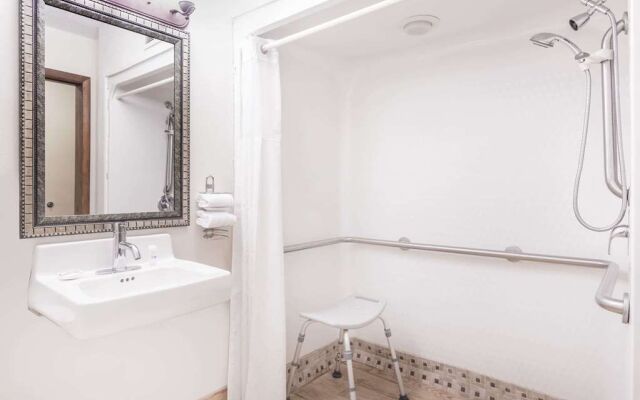 Baymont Inn & Suites LaGrange
