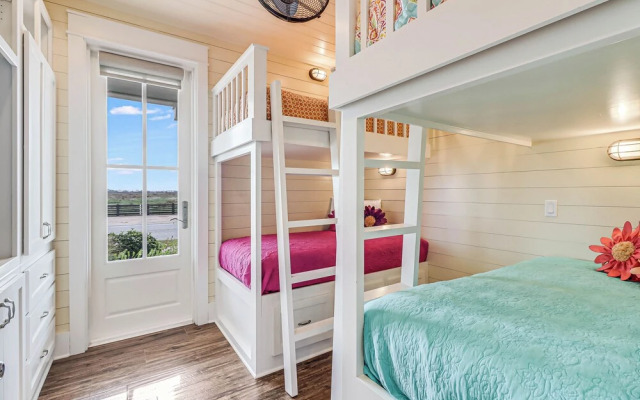 Seaside Shanty 125 SE