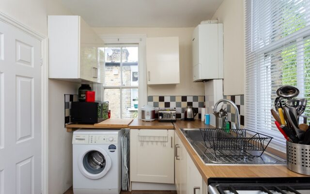 2 Bedroom Flat In South London