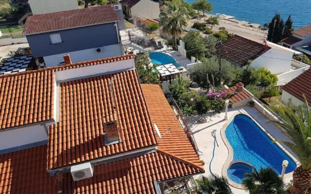 Holiday Home Bugenvilija