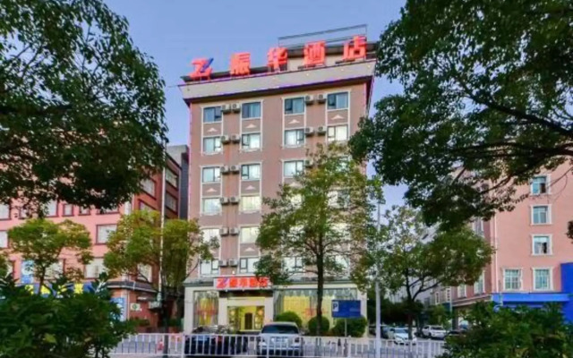 Chuxiong Dongbao Hotel