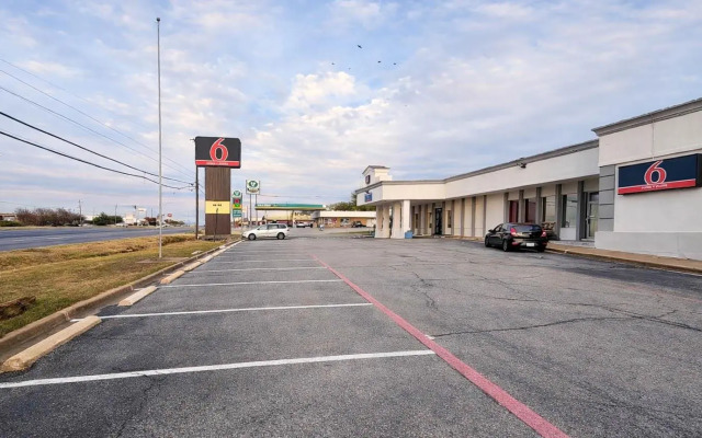Motel 6 Sherman, TX
