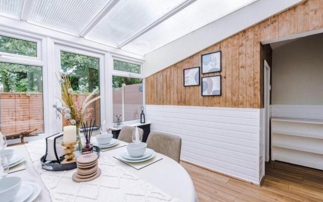 Elegant 2BD Family Retreat Blackpool Town!