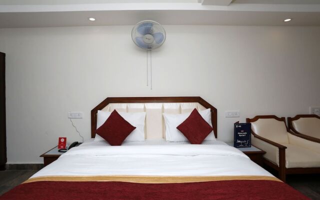 OYO 8989 Hotel Raj