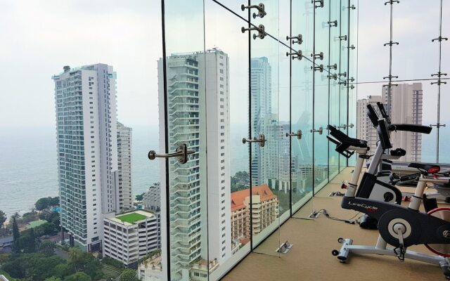 The Riviera Wongamat by Pattaya Holiday