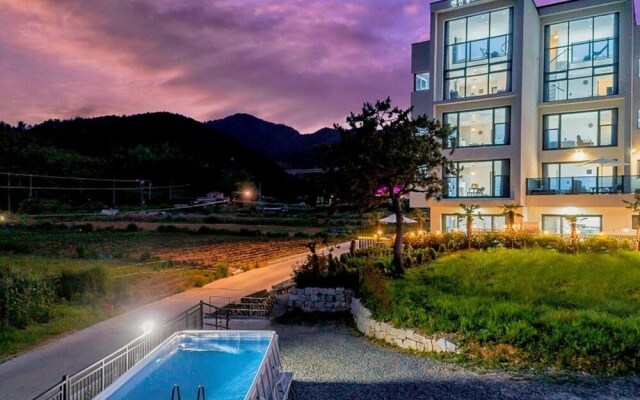 Geoje Four Seasons Pension