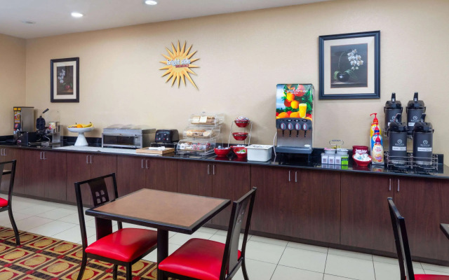 La Quinta Inn & Suites by Wyndham Macon West