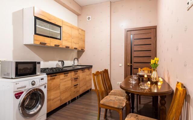 Bon voyage на улице Даниялова