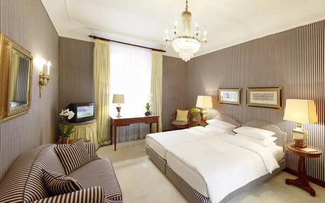 Opera Hotel