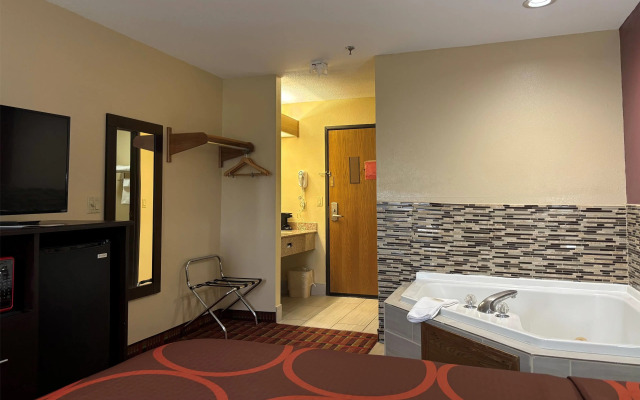 Super 8 by Wyndham Paris IL