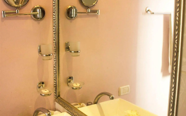 Theranda Hotel