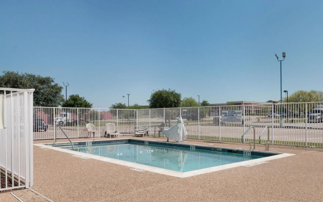 Motel 6 Hillsboro, TX
