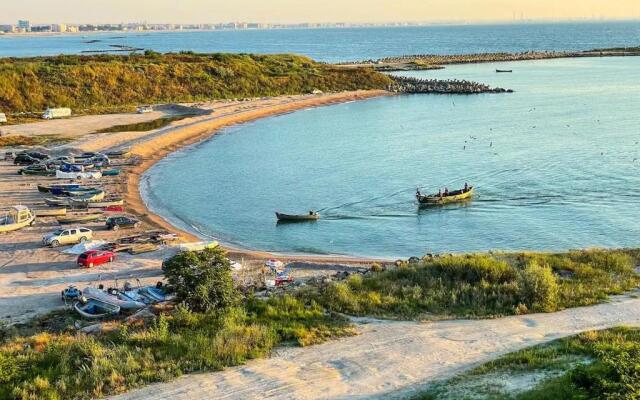 Luxury beachfront apt - quite area, 100 sqm