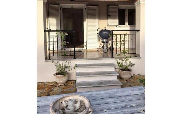Luxurious holiday villa, private swimming pool near beautiful beaches, westcoast