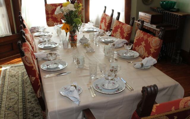 Green Oaks Bed and Breakfast