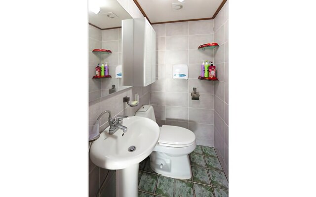 Yeosu Tirol Pension