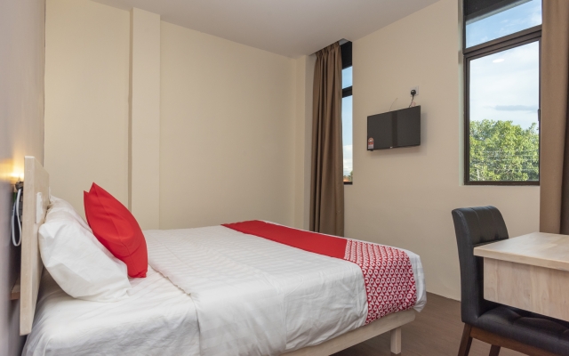 OYO 778 BMW 2 Hotel