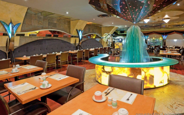 Holiday Inn Niagara Falls - By The Falls by IHG