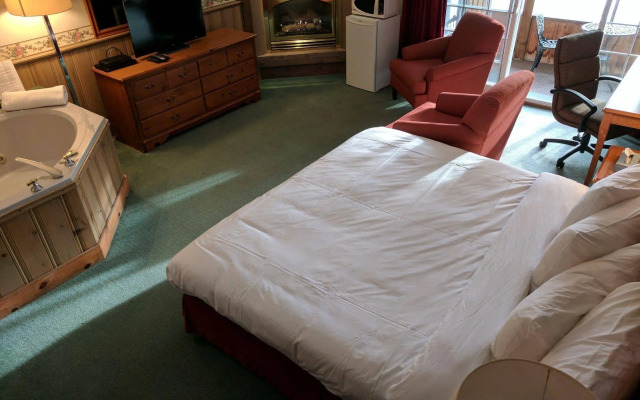 Algonquin Lakeside Inn