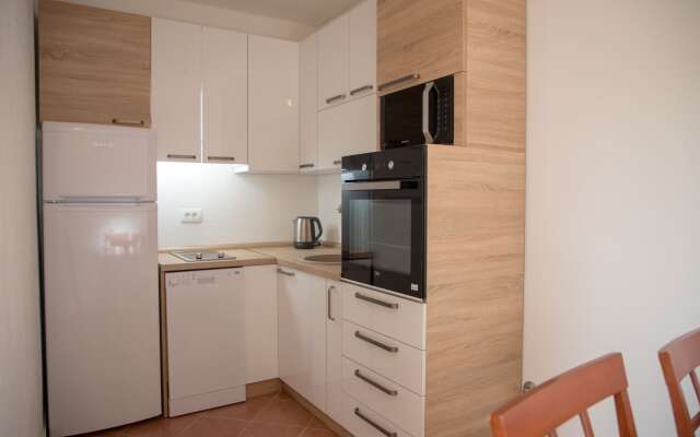Maki Apartments
