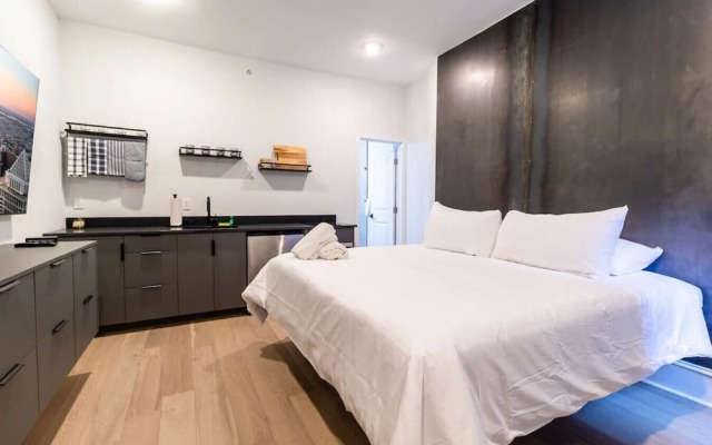 Glamorous Lux Studio - Unit 7