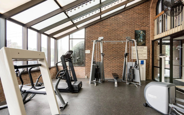 Rodeway Inn At Fort Lee