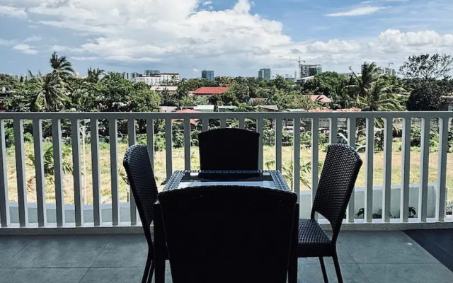 Chic & Cozy Metro Hideout