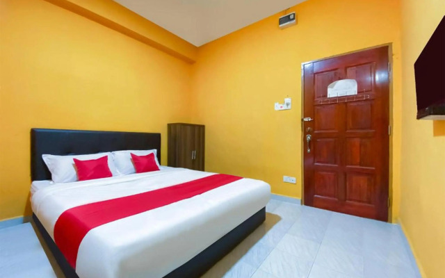 Super OYO 90039 Coop Hotel Kangar