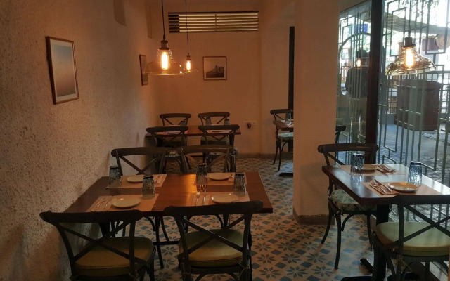 Le Sutra Hotel