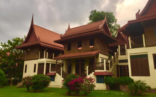Luang Chumni Village