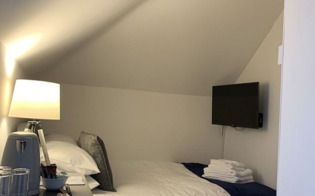 The Waves Bar Cafe B and B Hotel