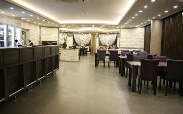 Rey Manes Hotel
