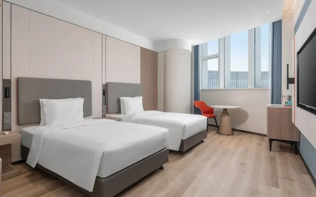 Holiday Inn Express Yangzhou Grand Canal Theatre by IHG