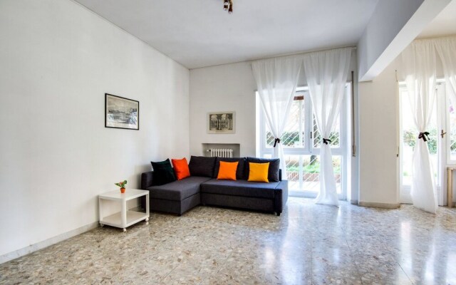 Very Spacious 3 Beds Flat in a Great Area